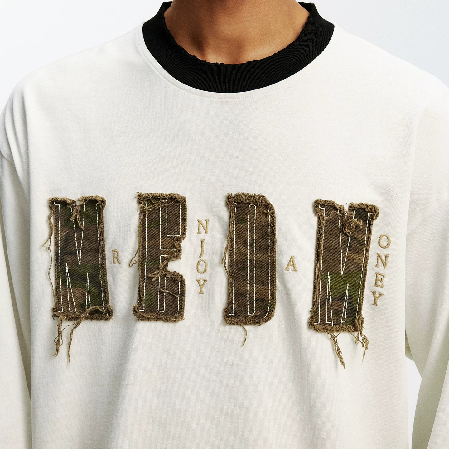 MEDM contrasting neckline with frayed edges, pasted with fabric words, casual long sleeved T-shirt, American couple loose round neck base shirt, top